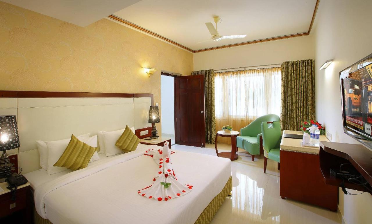 Hotel Port Palace Kovalam Buitenkant foto
