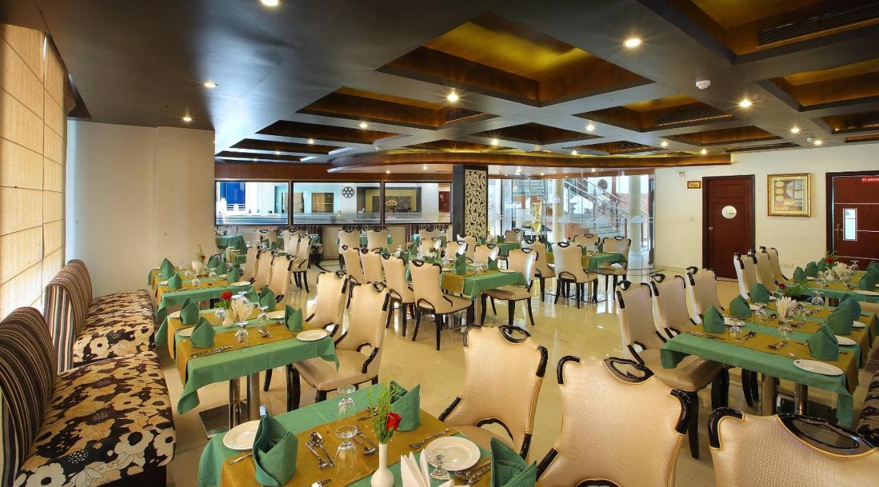 Hotel Port Palace Kovalam Buitenkant foto
