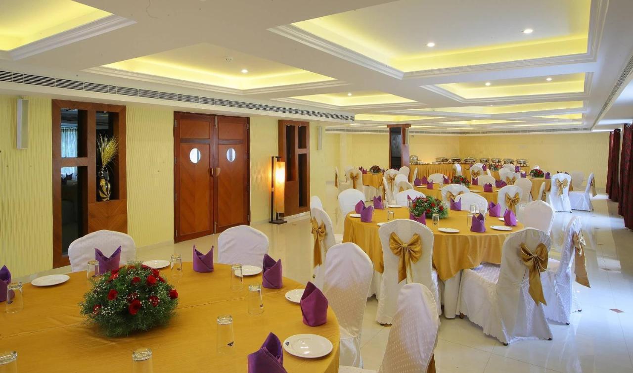 Hotel Port Palace Kovalam Buitenkant foto