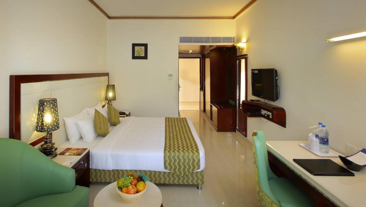 Hotel Port Palace Kovalam Buitenkant foto