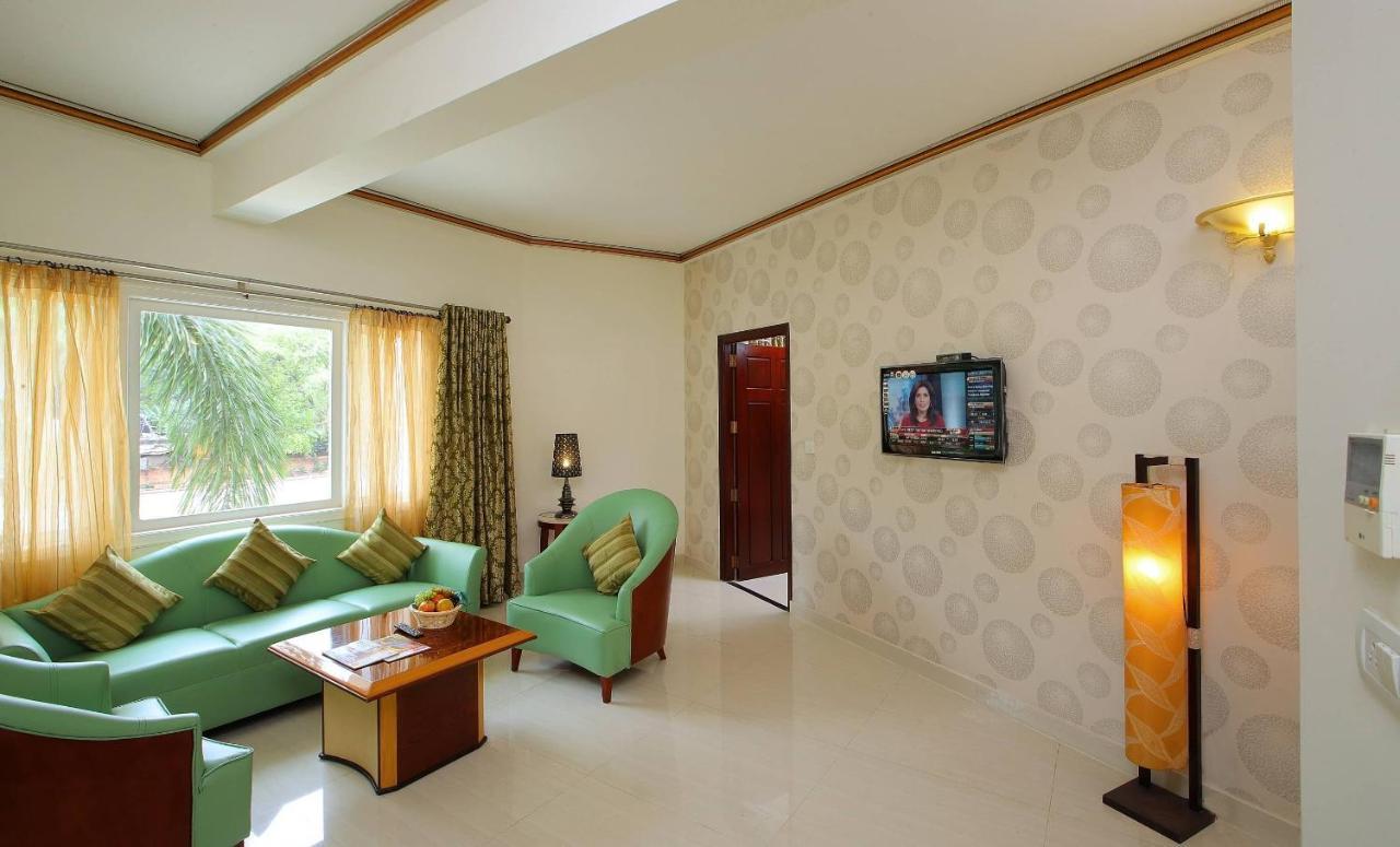 Hotel Port Palace Kovalam Buitenkant foto